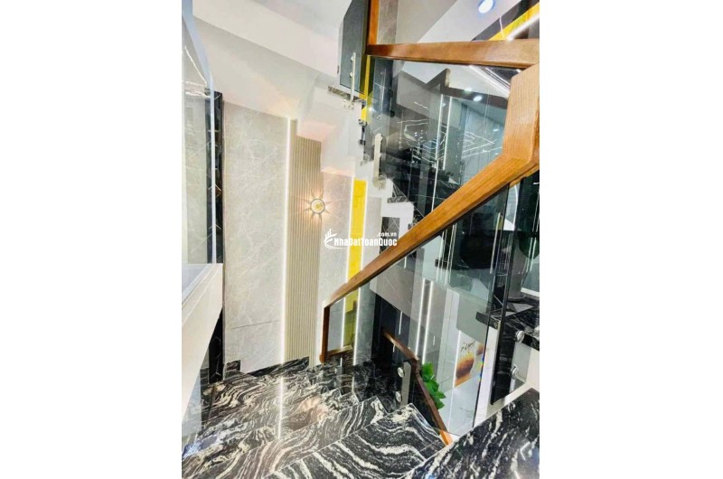 Nhà bán lô góc LVQ 2 mặt tiền thông thoáng, hẻm xe hơi né nhau thoải mái, 8,8 tỷ TL
